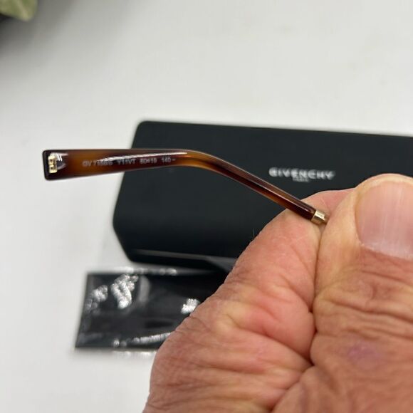 Givenchy unisex sunglasses made in Italy - Picture 9 of 12